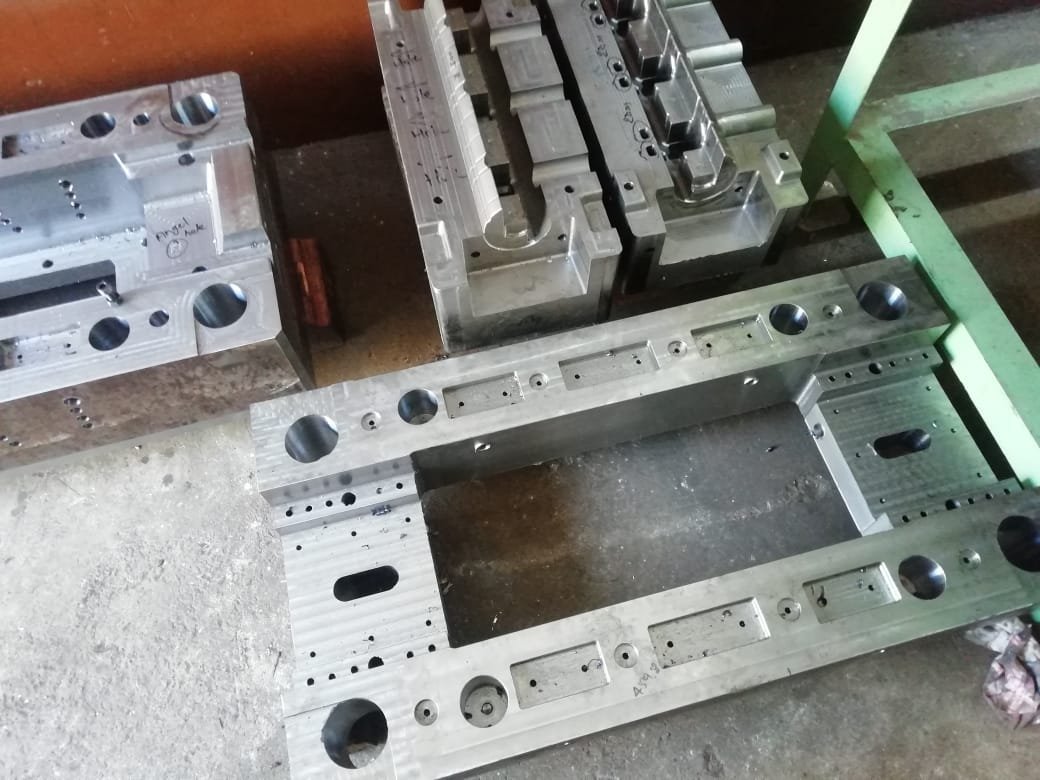 Switching House Plastic Parts